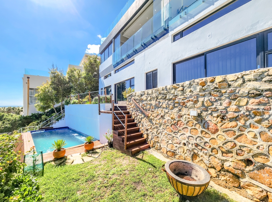 11 Bedroom Property for Sale in Bakoven Western Cape